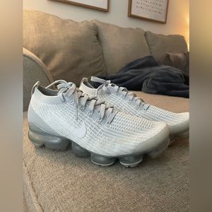 NIKE Women’s Air Vapor Max Flyknit Pure Platinum - size 9.5 - barely worn